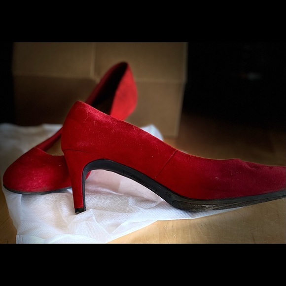 Red Heels - Picture 3 of 5